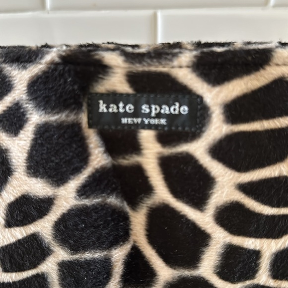 Kate Spade, Giraffe Faux Fur Animal Print Leather Handbag. Stain inside purse. - Picture 2 of 7